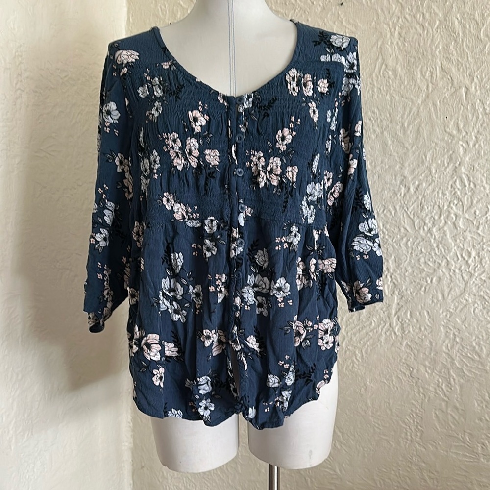 Torrid Blue White Blush Floral Smocked Button Front Top Blouse Shirt 2 - Picture 2 of 10